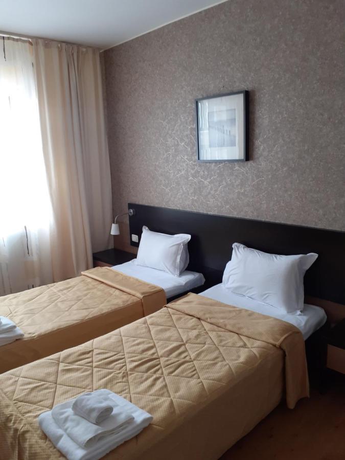 Hotel Nord 플로이에슈티 외부 사진